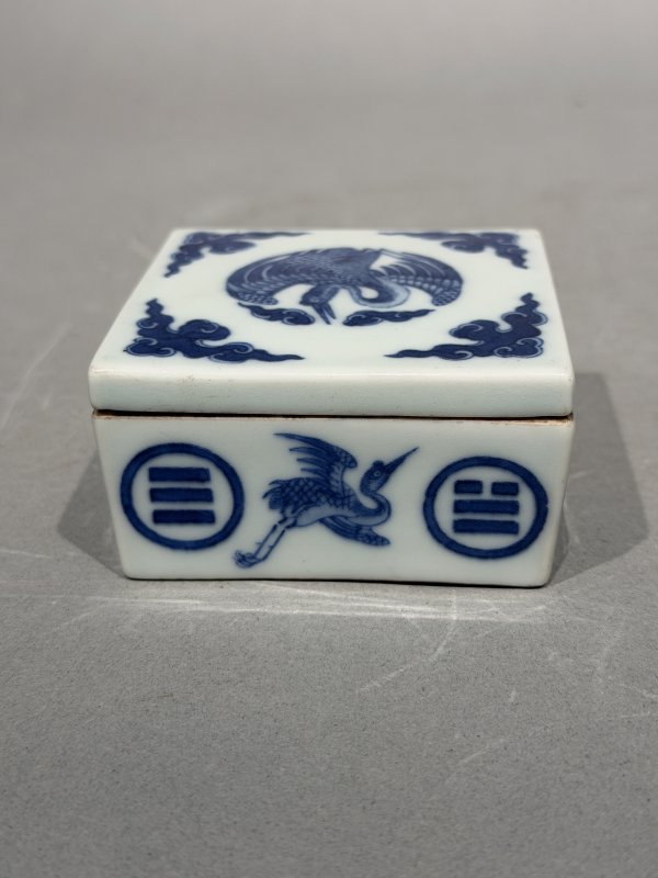 清光绪 青花云鹤八卦纹方盒 - 图12