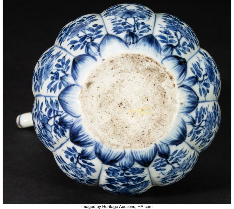 A Chinese Blue and White Kendi - 图4