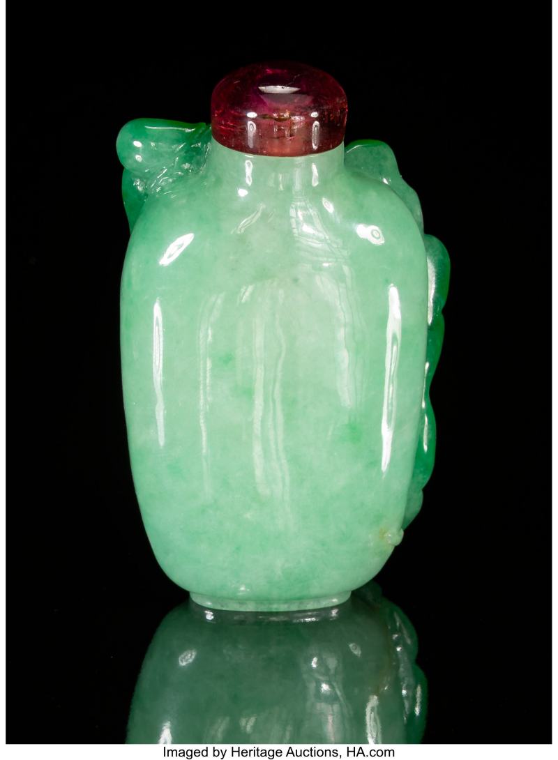 A Chinese Carved Apple Green Jadeite Snuff Bottle - 图2