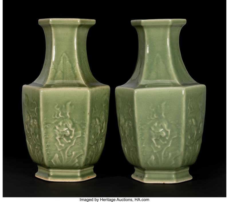 A Pair of Chinese Celadon-Glazed Hexagonal Vases - 图2