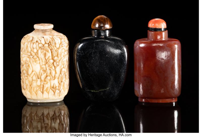 A Group of Three Chinese Hardstone Snuff Bottles - 图2