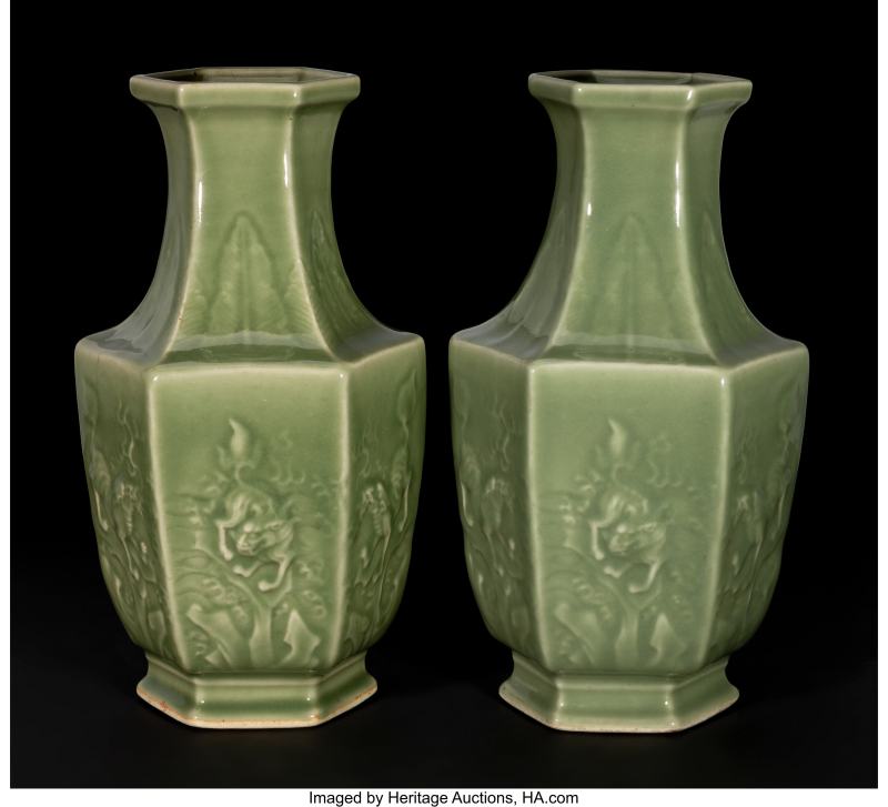 A Pair of Chinese Celadon-Glazed Hexagonal Vases - 图3