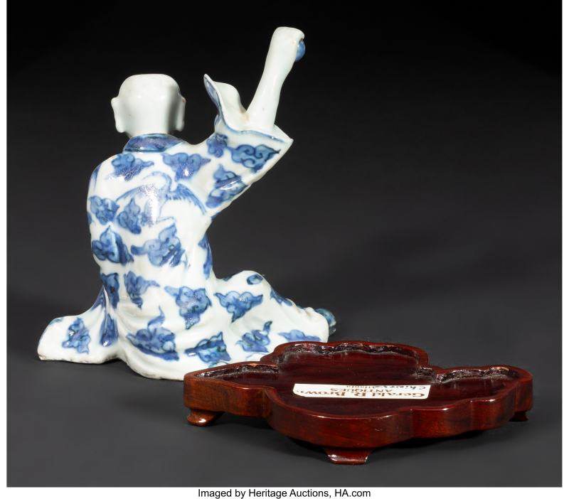 A Chinese Blue and White Figure of Bakula Arhat ( - 图4