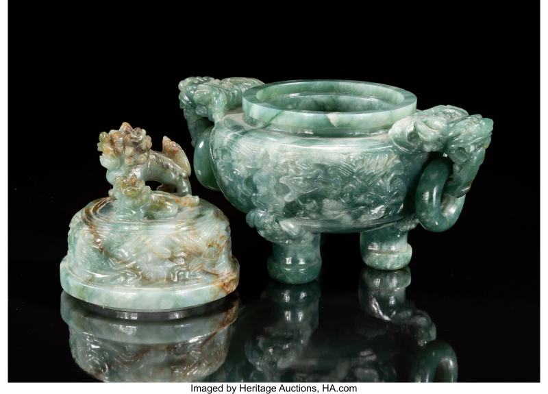 A Chinese Carved Jadeite Tripod Double-Handled Censer with Cover - 图3