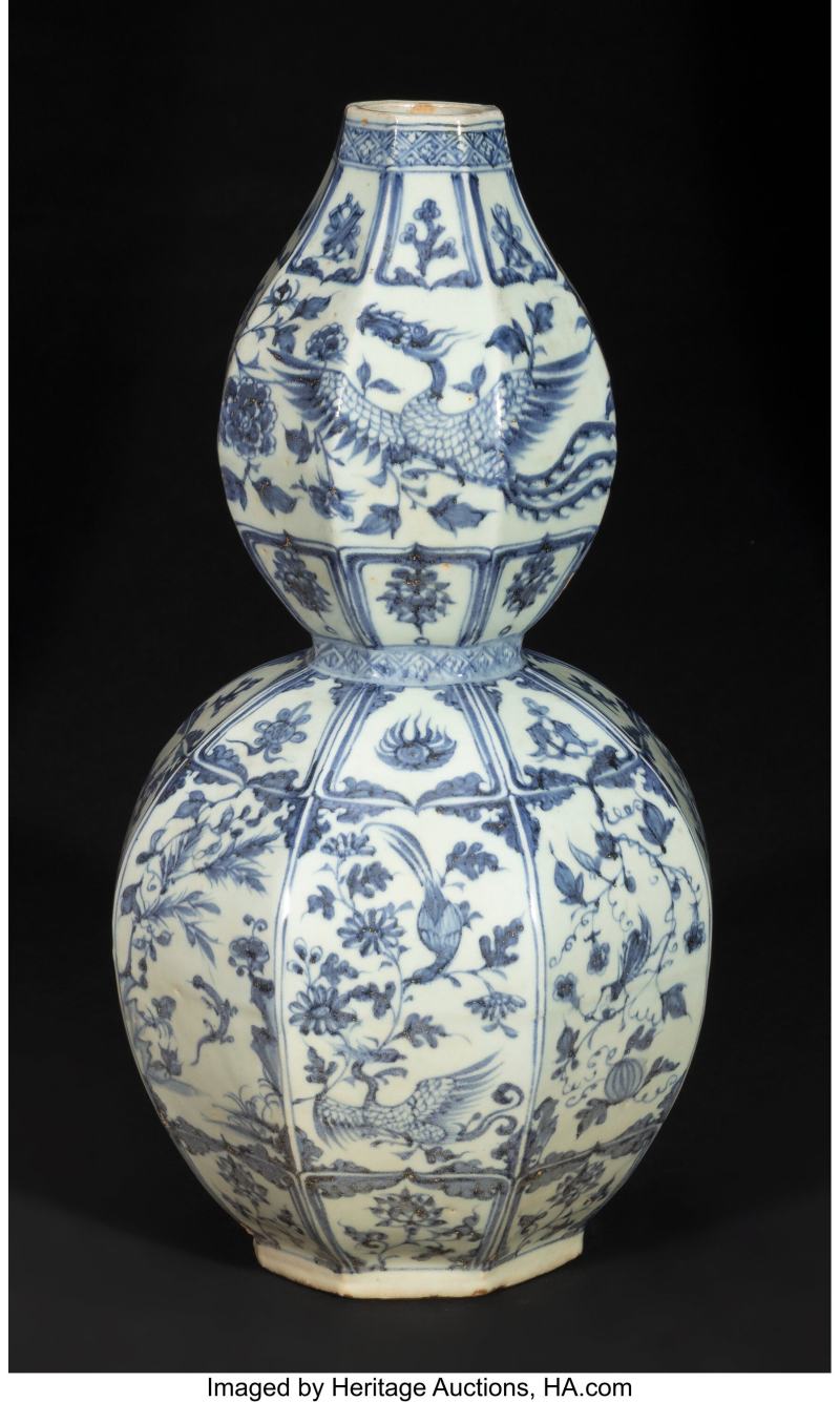 A Chinese Blue and White Octagonal Double-Gourd Vase - 图3
