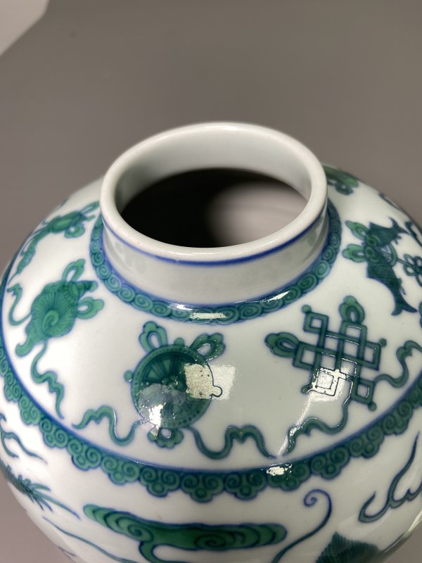 清乾隆 斗彩绿釉龙纹罐 - 图6