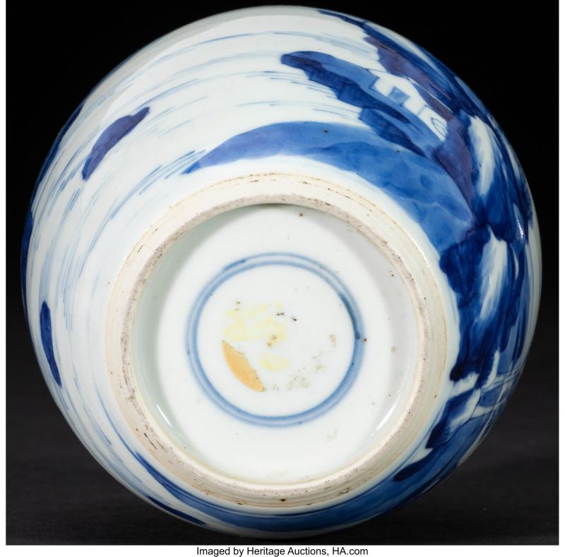 A Chinese Blue and White Jarlet with Carved Wood Cover - 图3