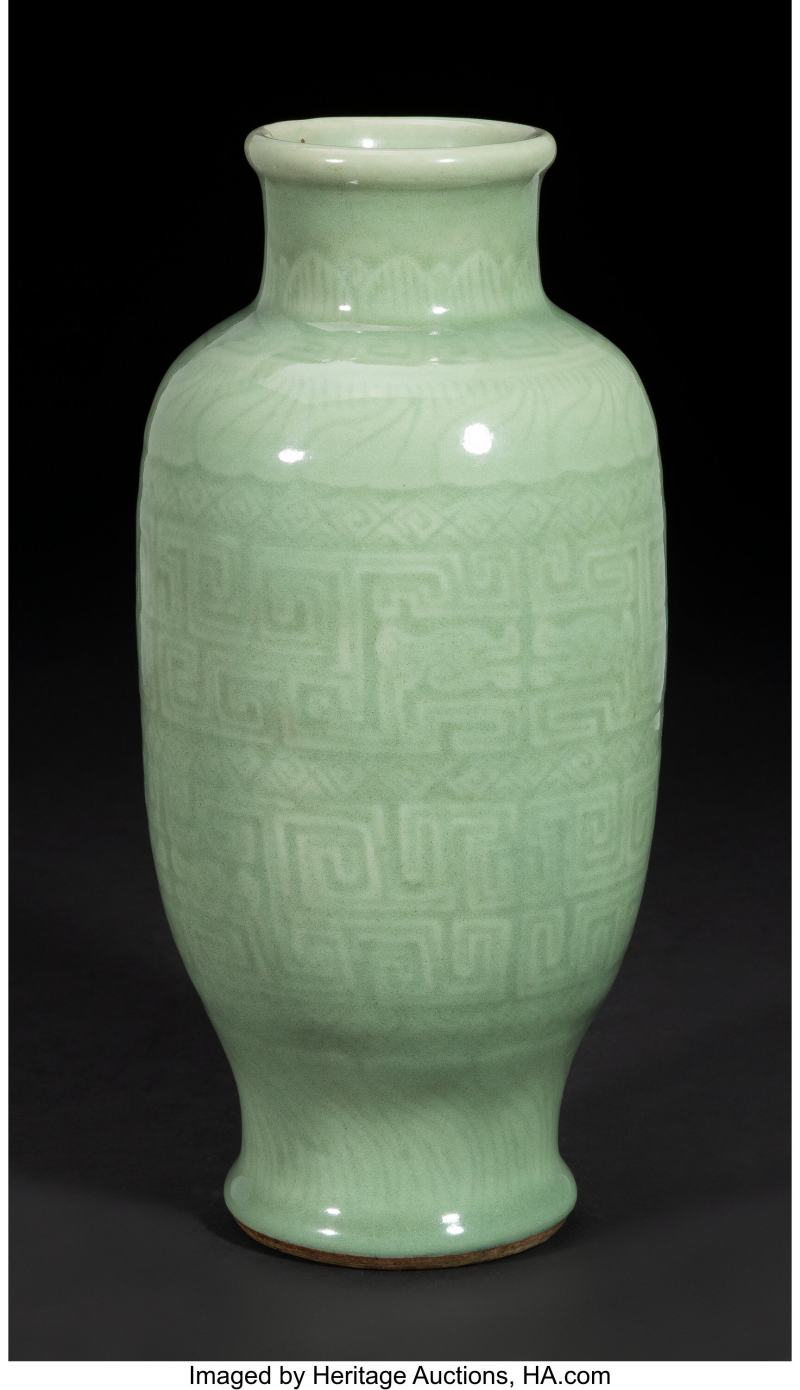 A Chinese Celadon-Glazed Vase - 图2