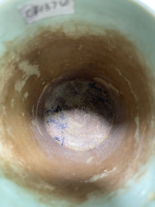 清道光 “王炳荣”款 湖水绿釉雕瓷山水踏雪寻梅小笔筒 - 图20
