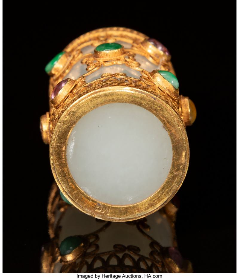 A Mughal-Style Gold and Gem-Set Carved Jade Snuff Bottle - 图3