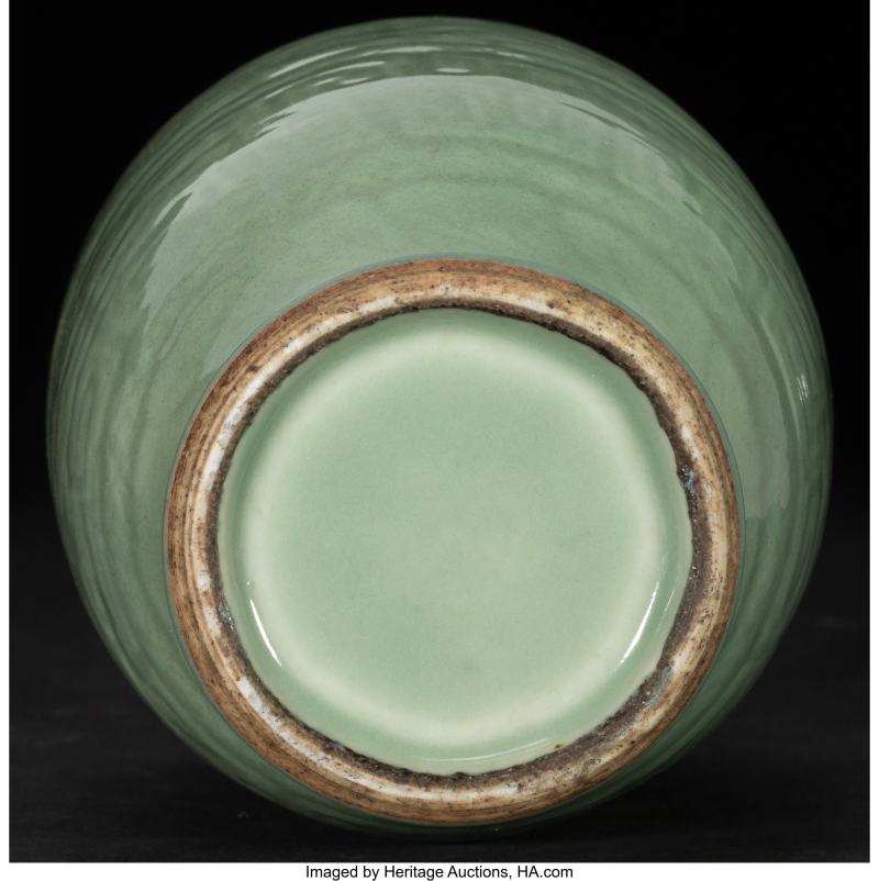 A Chinese Celadon-Glazed Vase - 图3