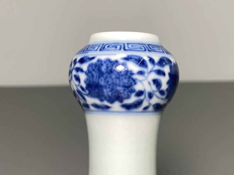清 青花折枝花卉纹蒜头瓶 - 图8
