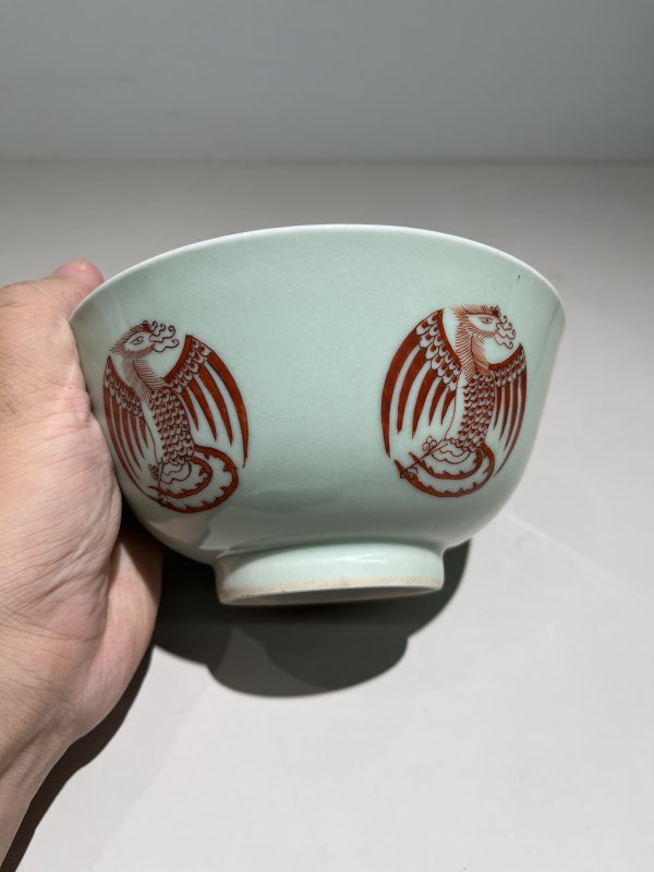 清同治 豆青釉矾红团凤纹碗 - 图6