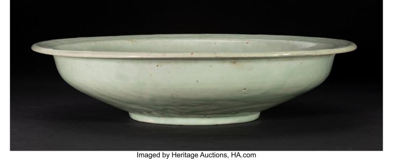 A Large Japanese Hasami Ware Celadon-Glazed Charger - 图2