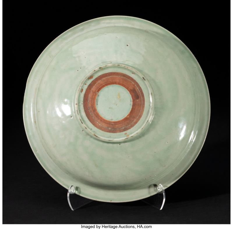 A Large Japanese Hasami Ware Celadon-Glazed Charger - 图3