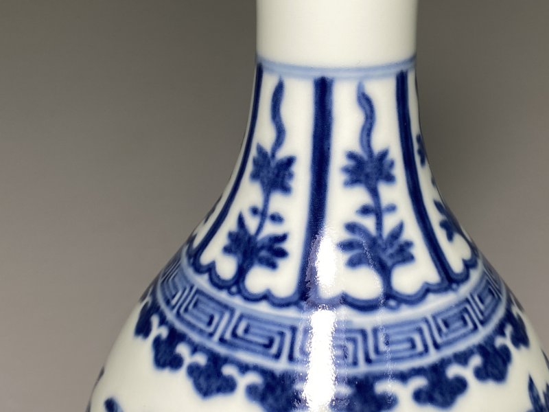 清 青花折枝花卉纹蒜头瓶 - 图9