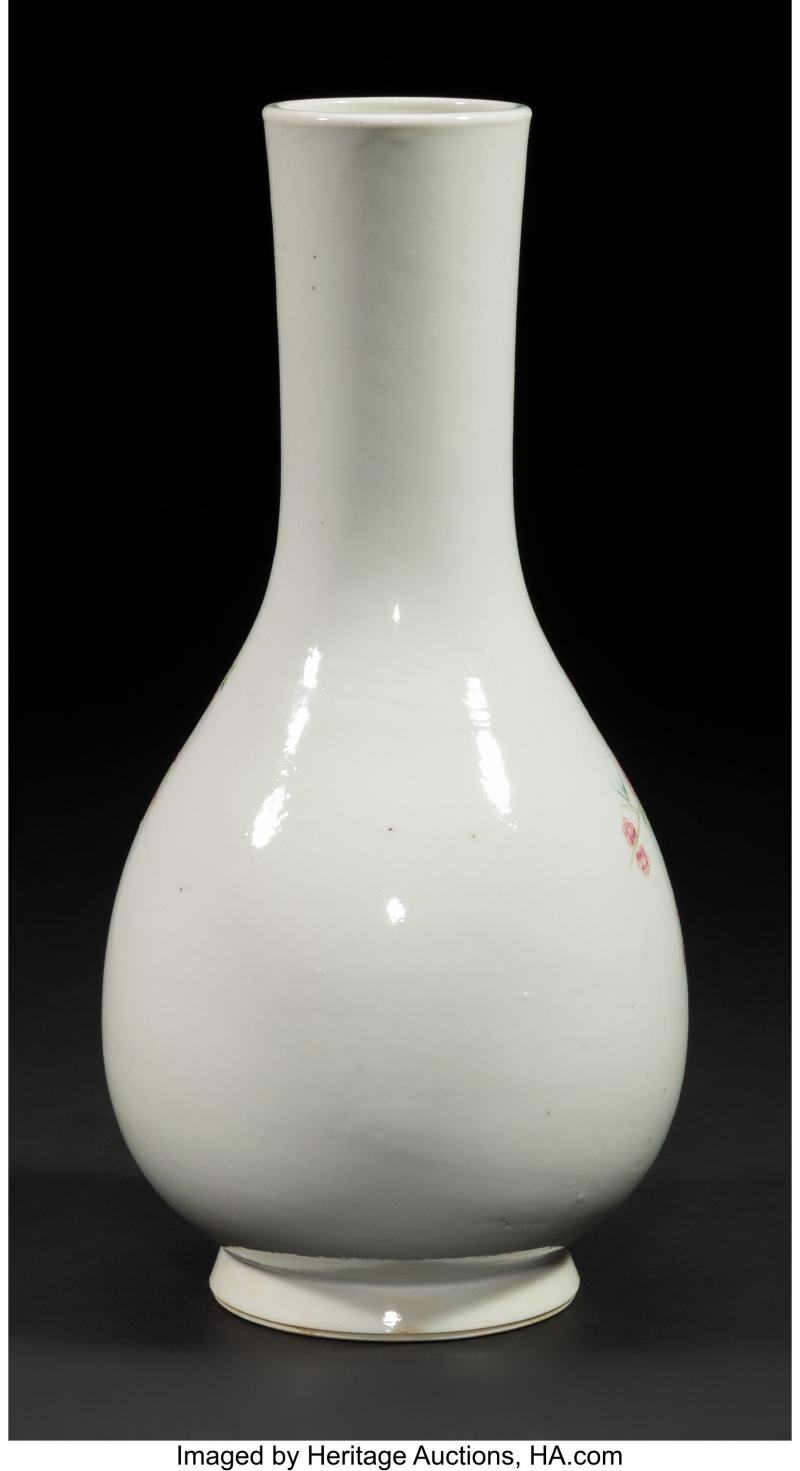A Chinese Famille Rose Long-Neck Vase - 图3