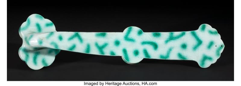 A Chinese Blown Green Enameled Ruyi Scepter - 图3