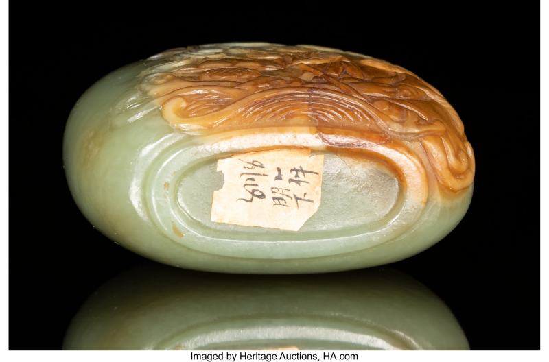 A Chinese Carved Russet Celadon Jade Snuff Bottle - 图4