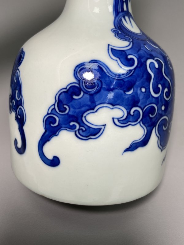 清 青花螭龙纹摇铃尊 - 图6