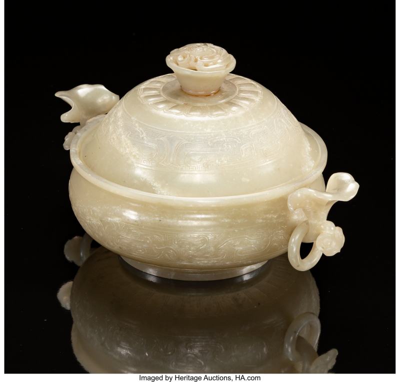 A Chinese Carved Celadon Jade Two-Handled Censer with Cover - 图2