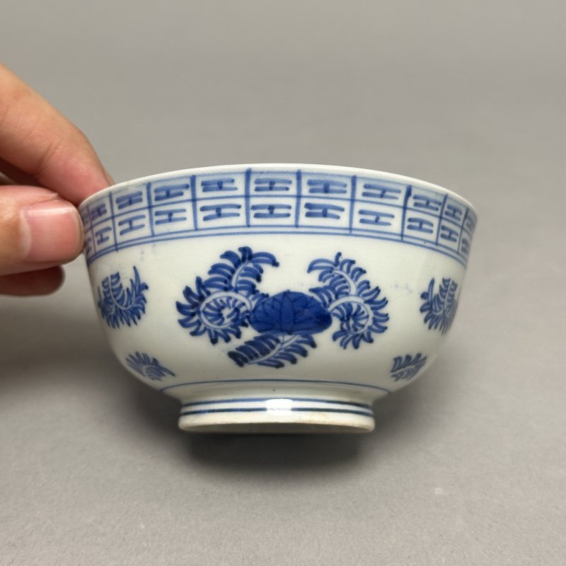 清早期 青花花卉纹碗一对 - 图2