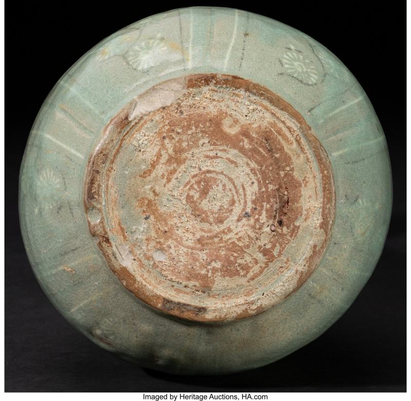 A Korean Celadon Inlay Bottle Vase, Goryeo period - 图2