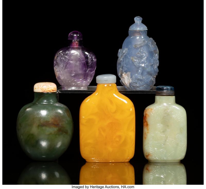 A Group of Five Chinese Carved Jade and Hardstone Snuff Bottles - 图2