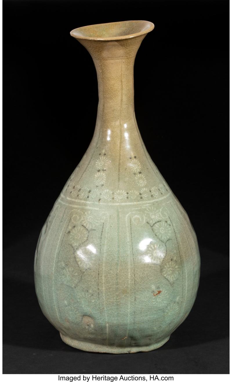 A Korean Celadon Inlay Bottle Vase, Goryeo period - 图3