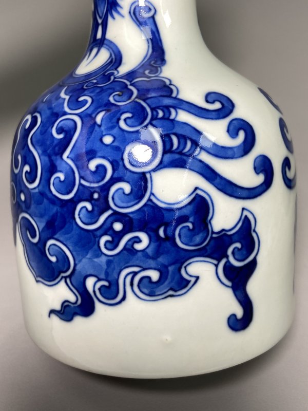 清 青花螭龙纹摇铃尊 - 图8