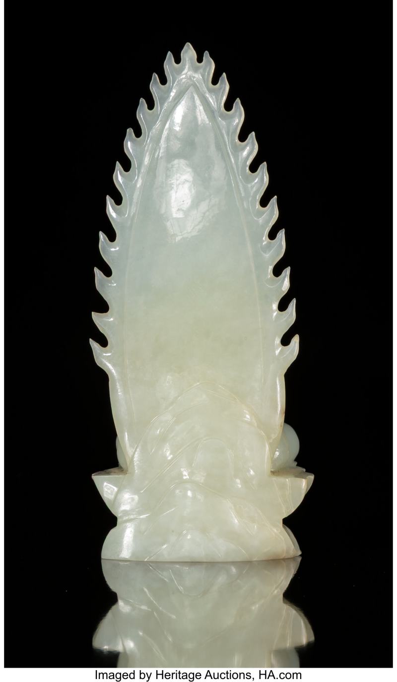 A Chinese Carved Pale Celadon Jade Figure of a Seated Buddha - 图4