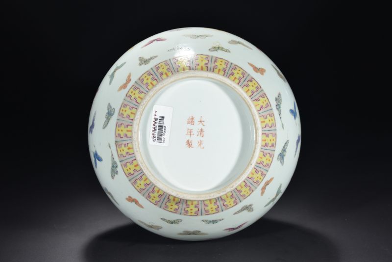 清光绪 粉彩百蝶纹赏瓶 - 图2