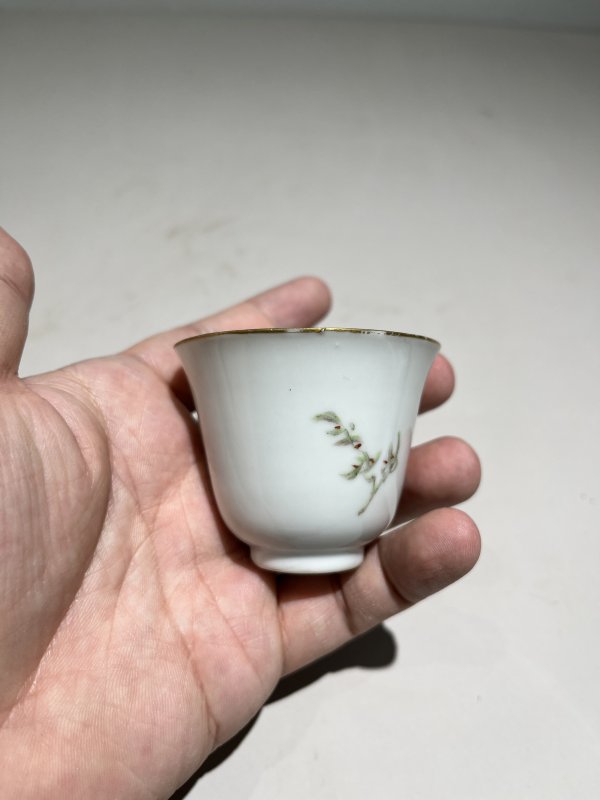 清光绪 浅绛彩折枝兰花纹小杯 - 图3