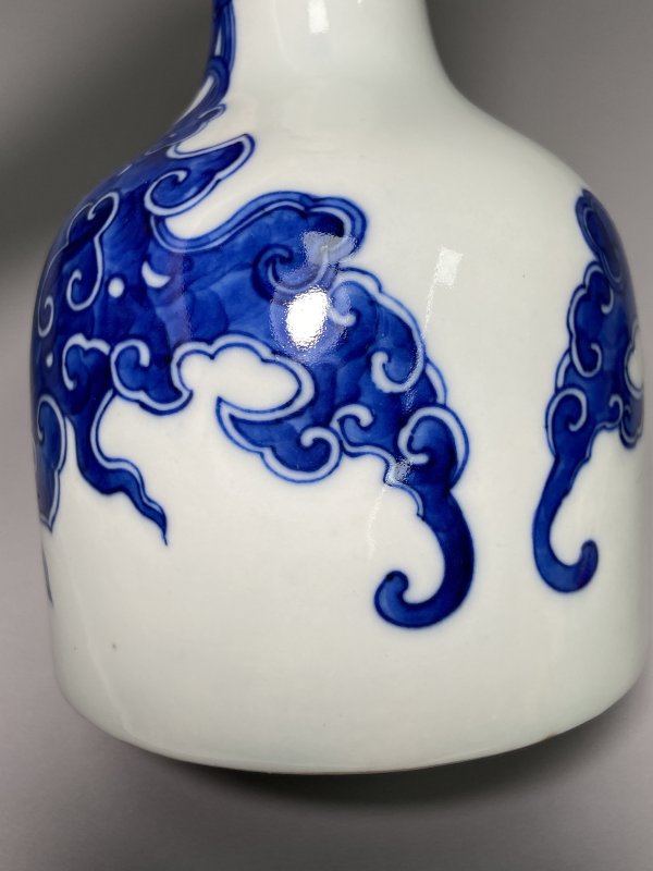 清 青花螭龙纹摇铃尊 - 图10