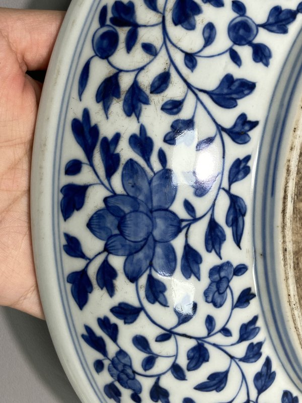 清雍正 青花缠枝莲纹大盘 - 图18