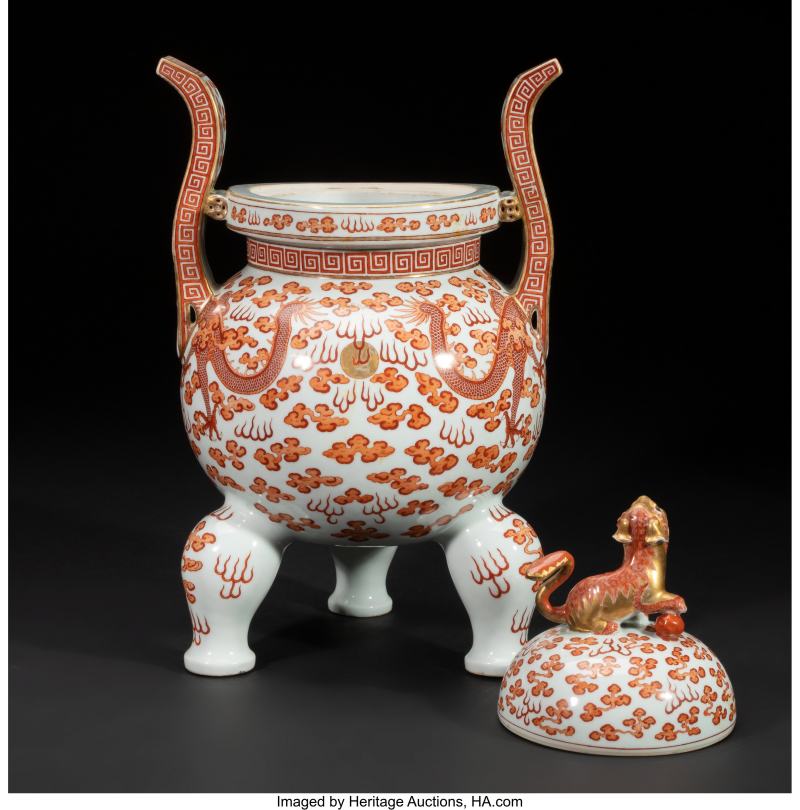 A Chinese Iron-Red and Gilt Decorated Covered Tripod Censer - 图3
