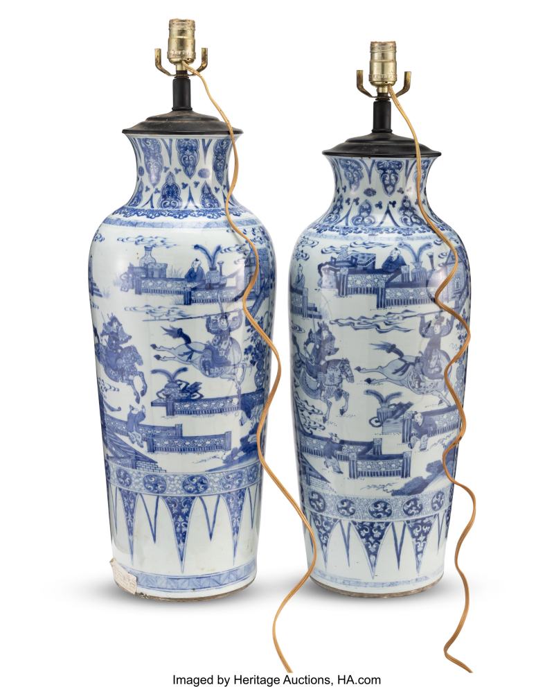 Two Tall Chinese Blue and White Vases - 图3