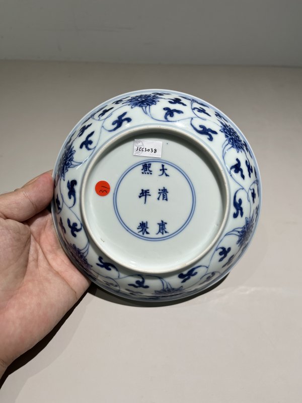 清康熙 青花缠枝莲纹盘 - 图4