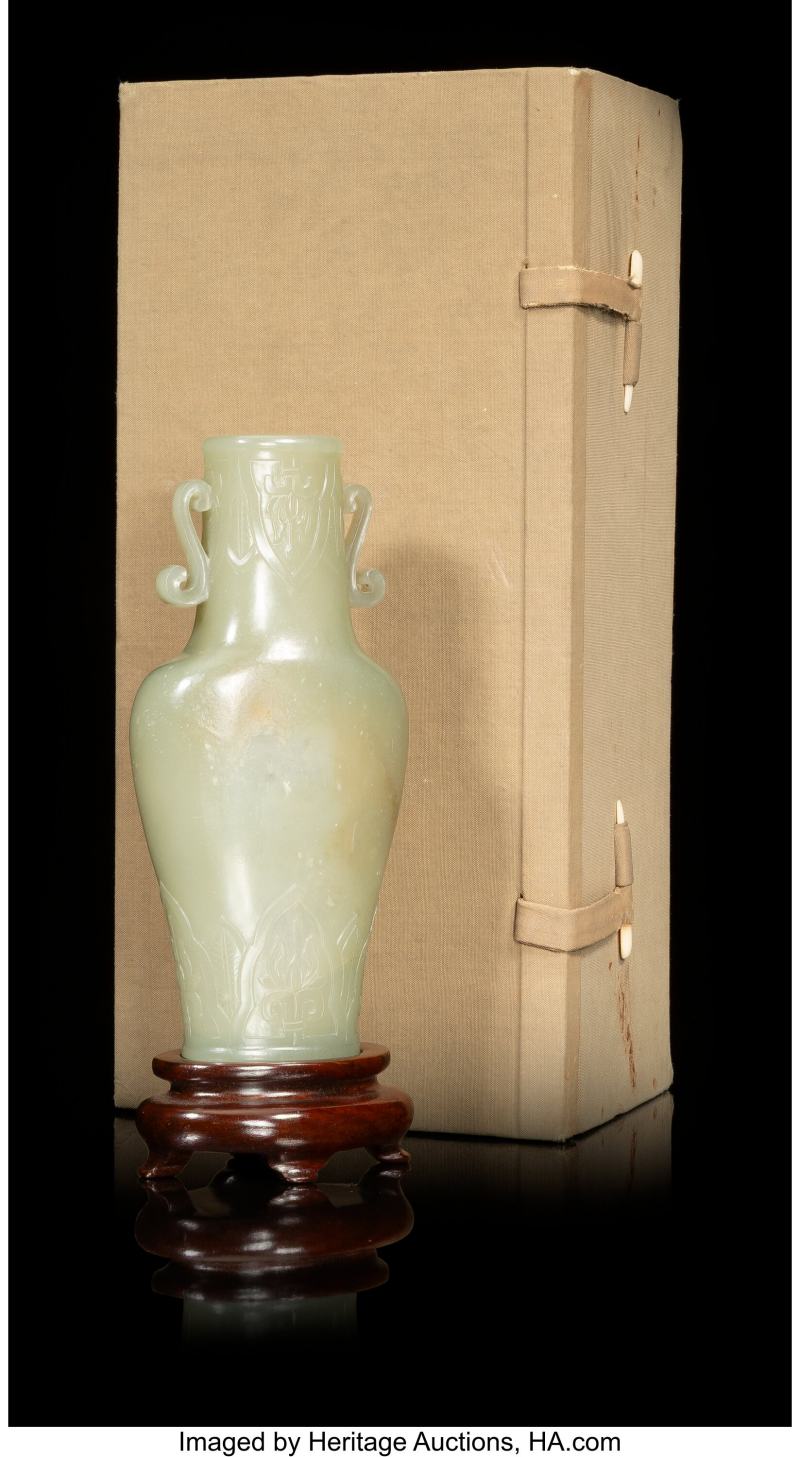 A Chinese Carved Celadon Jade Vase - 图2
