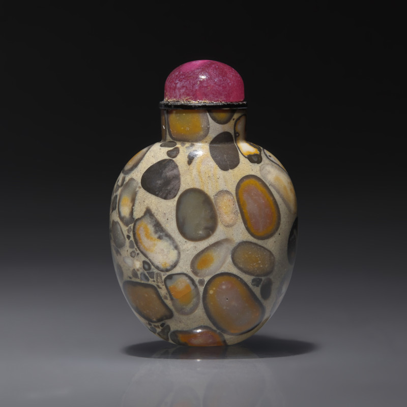 1750-1880年 抱子石鼻煙壺 | A Chinese Puddingstone Snuff Bottle, Qing Dynasty, Circa 1750-1880 - 图1