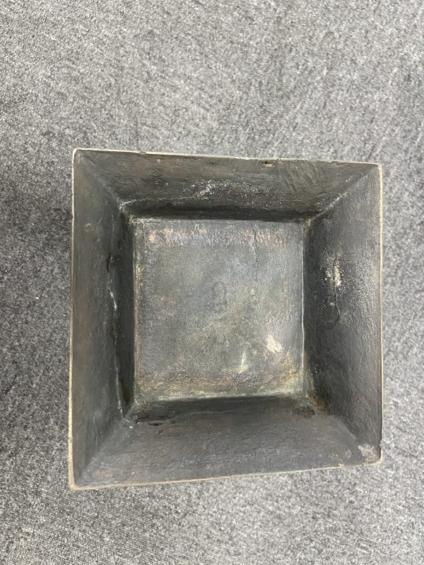 清 错金银兽面纹出戟方尊一对 - 图40