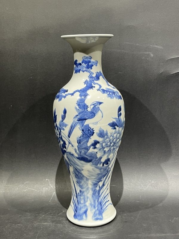 青花花鸟纹观音瓶