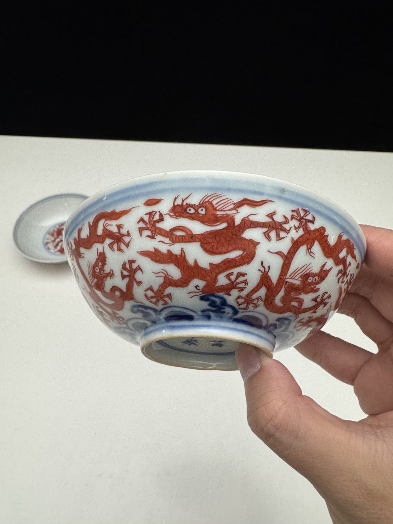 明万历 青花矾红彩海水云龙纹浅碗一对 - 图13