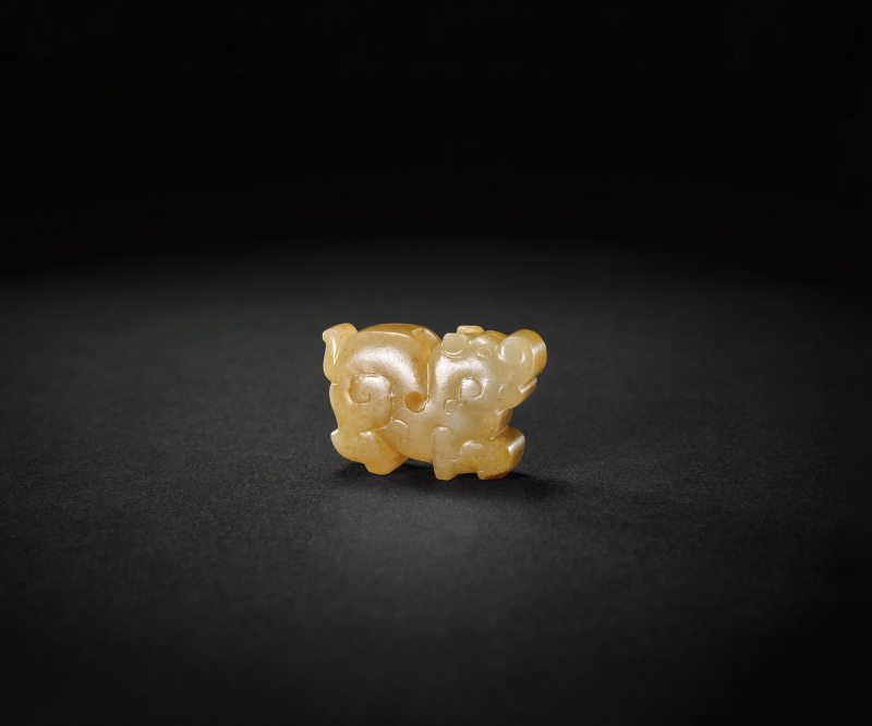 明 青白玉虎形珮