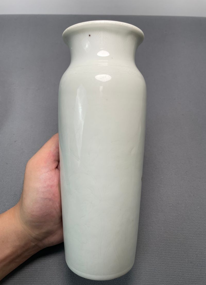 明崇祯 白釉暗刻花卉纹筒瓶 - 图4