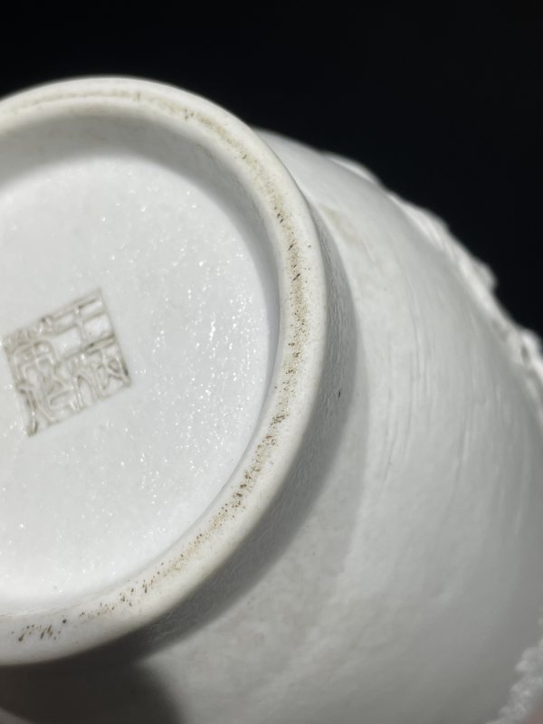解放后 素胎堆塑人物纹棒槌瓶 - 图10