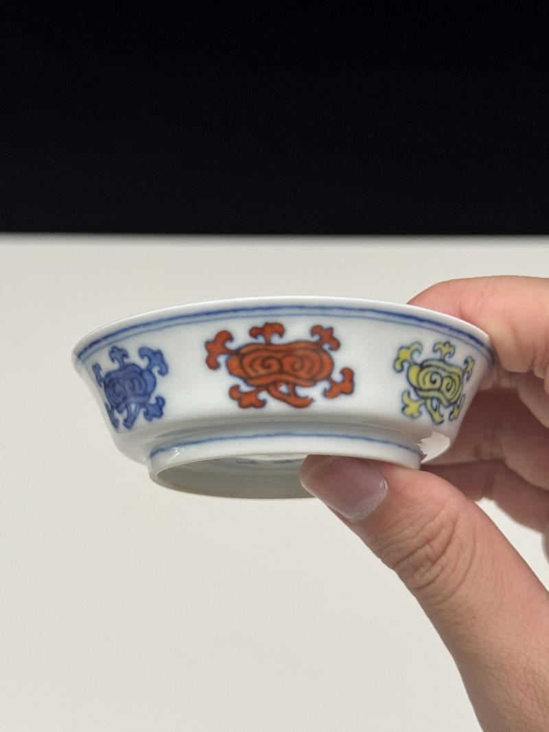 清雍正 斗彩仿成化如意灵芝纹折腰小碟 - 图9