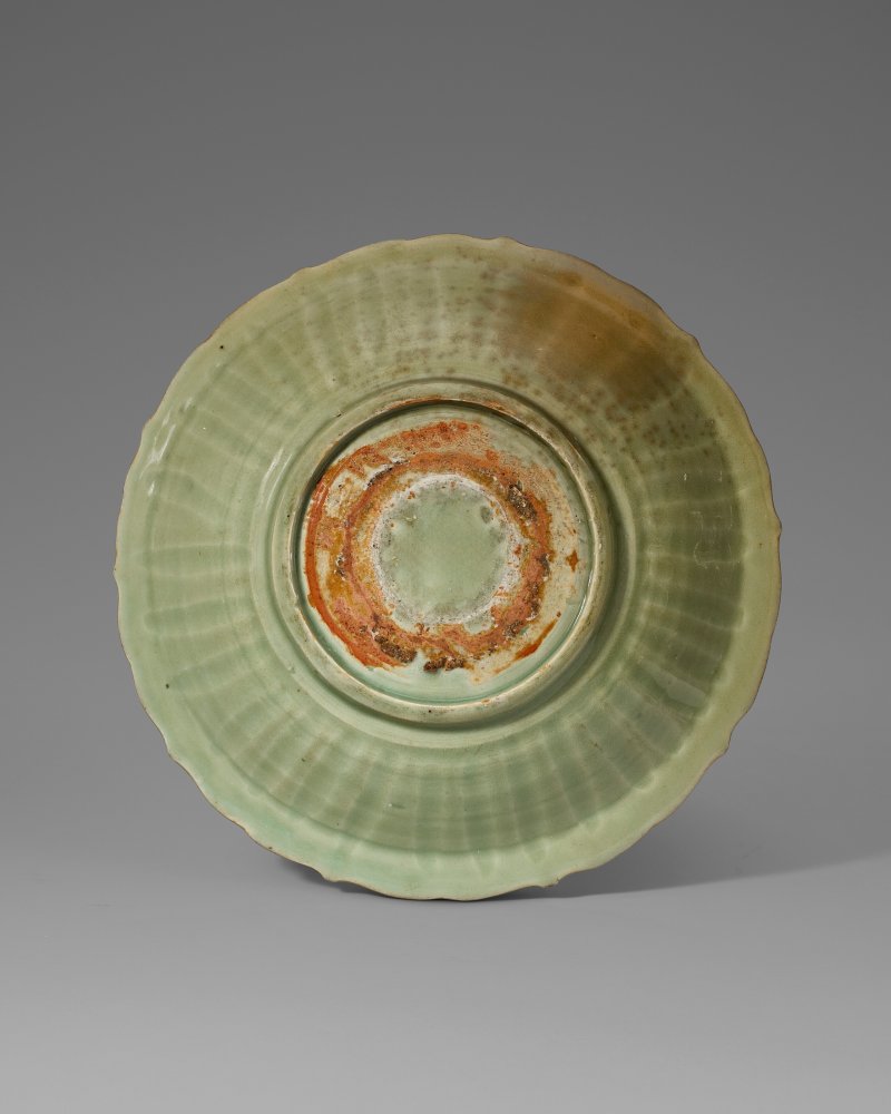 中國 明 龍泉青釉模印刻花盤  CHINA, MING DYNASTY (1368-1644) - 图2