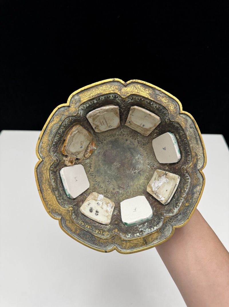 清乾隆 铜鎏金錾胎填珐琅嵌郎红瓷刻御题诗盆 - 图12