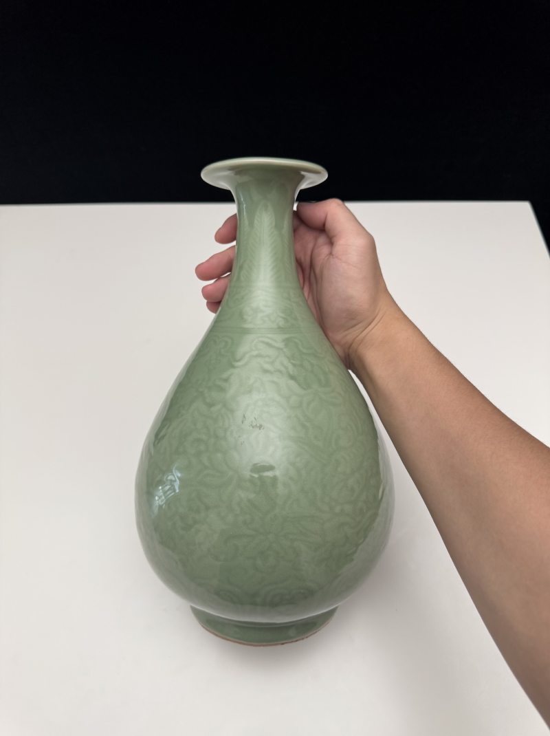 明15世纪初 龙泉青釉划花莲纹玉壶春瓶 - 图7